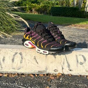 Nike Air Max Plus
University Gold Viotech Purple